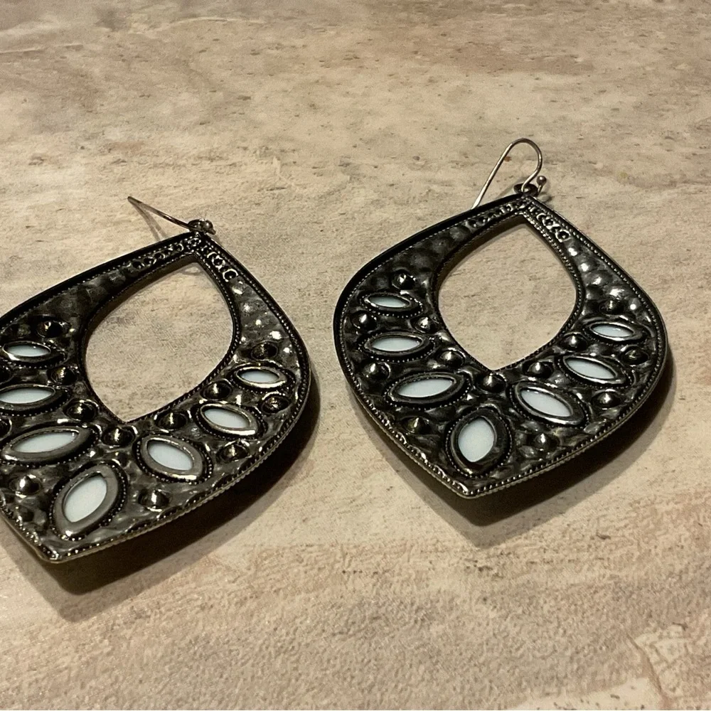Faux Turquoise Hammered Silvertone Dangle Earrings fish hook pierced